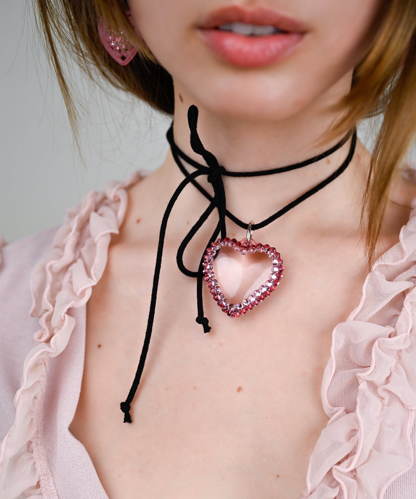 GLASSY HEART WRAP NECKLACE