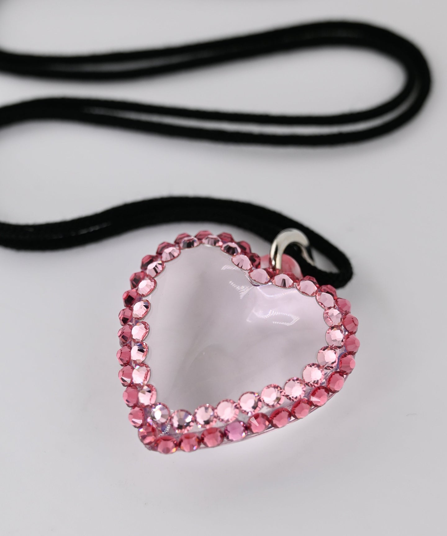 GLASSY HEART WRAP NECKLACE