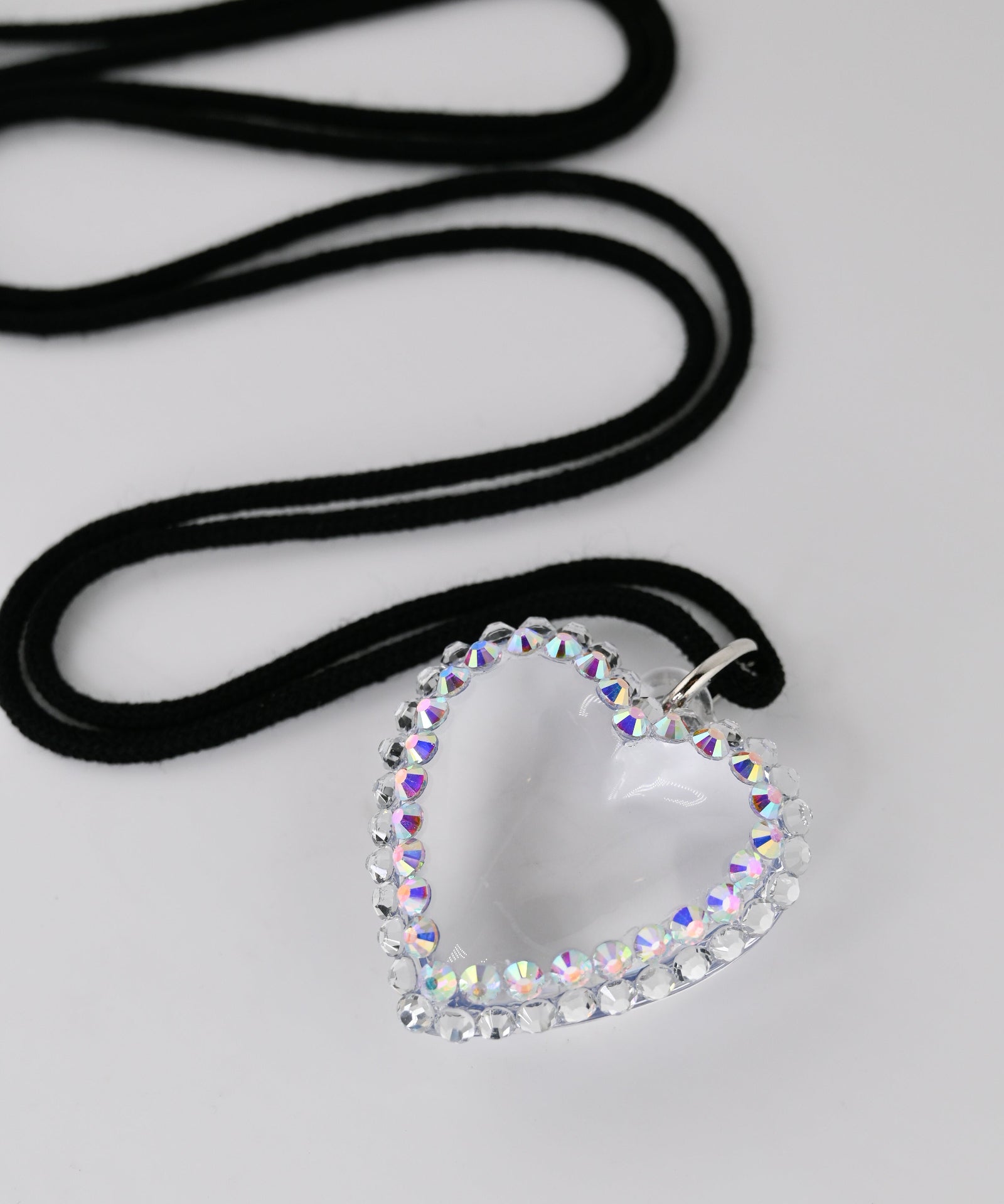 GLASSY HEART WRAP NECKLACE